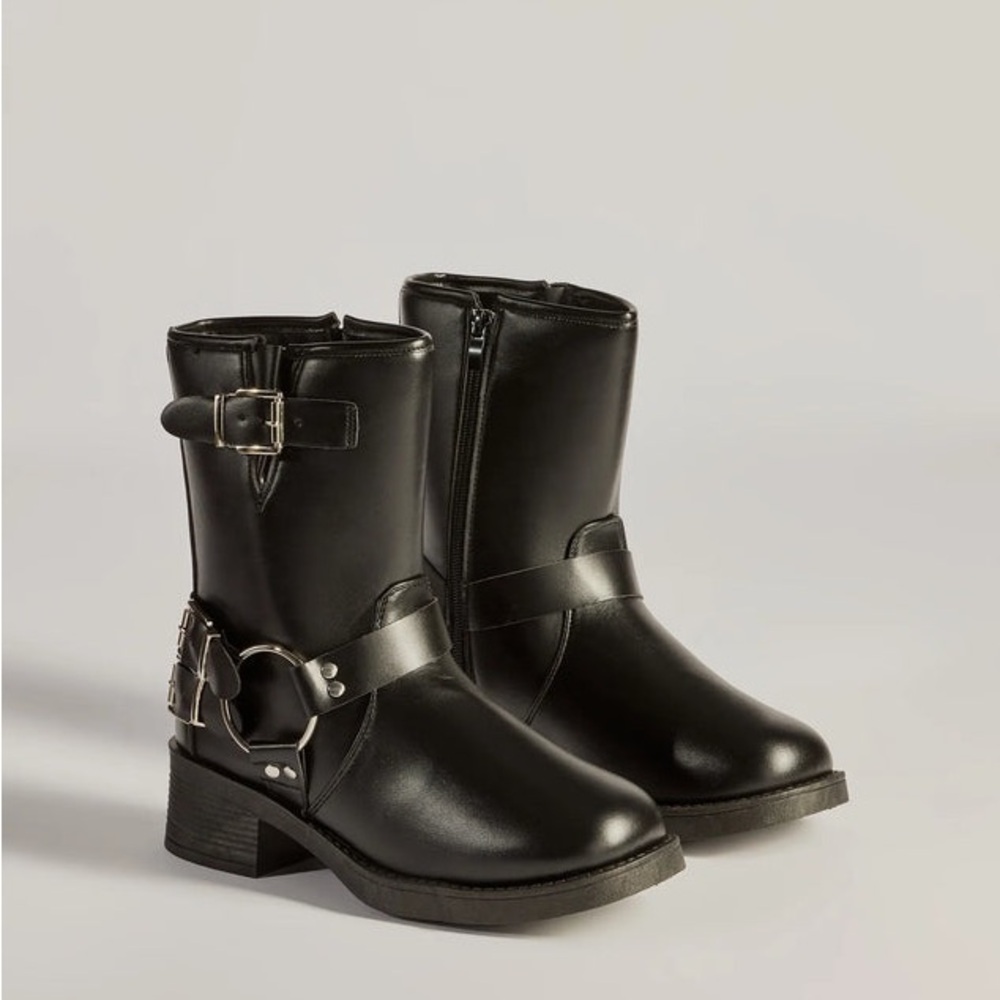 Feelin' Edgy Buckle Strap Moto Booties Punk Goth boots new with tags NWT size 10